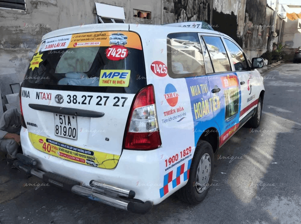 Decal quảng cáo trên xe